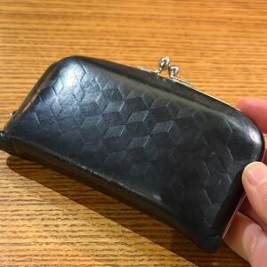 Kisslock black leather wallet with silver hardware